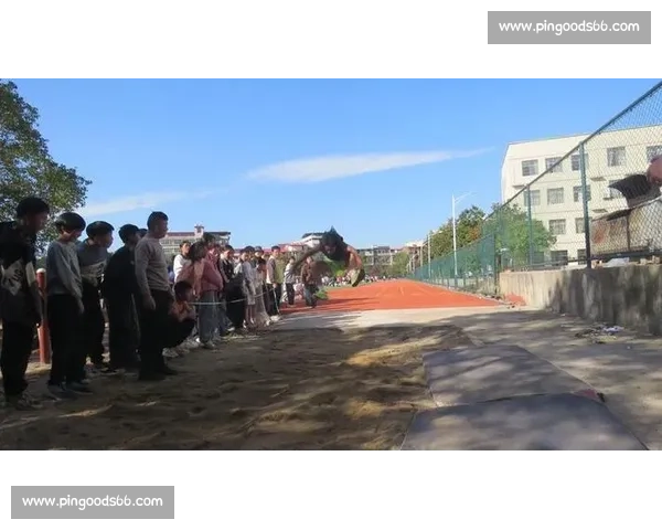 青春与速度交织的赛场瞬间跳远比赛中的激情挑战与极限突破之美